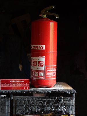 Feuerlöscher ( 44 Jahre alt hat aber funktioniert ! )
