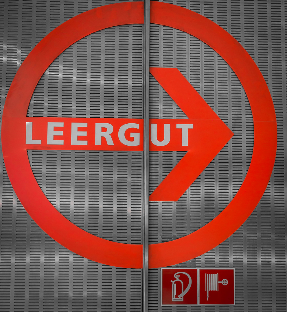 Feuerlöscher - hoffentlich kein Leergut ? 