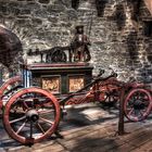 Feuerlöschspritze aus Jahre 1777 Burg Altena HDR