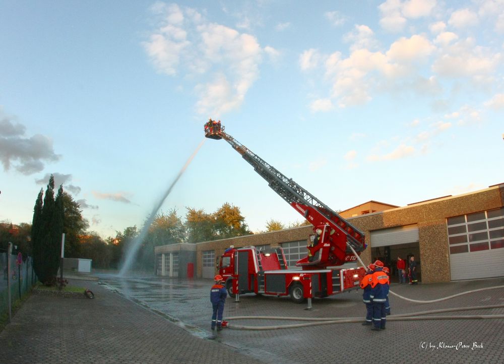 Feuerlöschübung der Jungfeuerwehr Bergheim