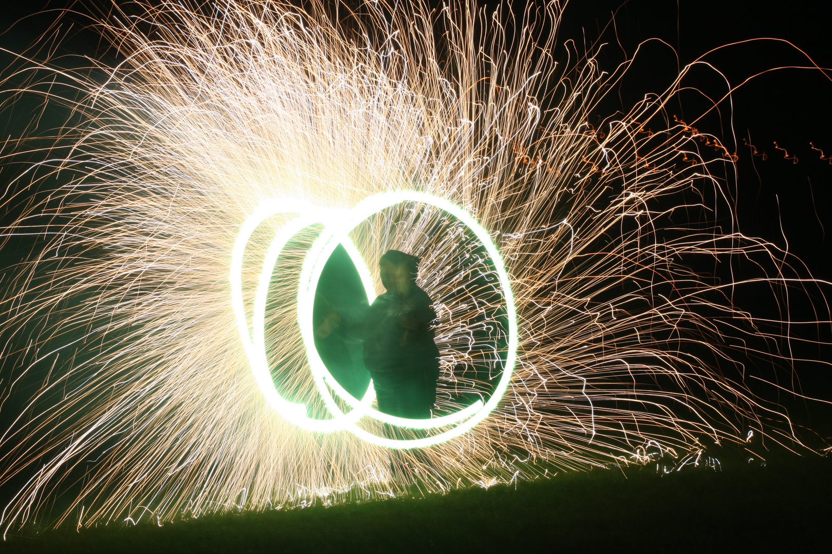 Feuerpoi mit Feuerwerk