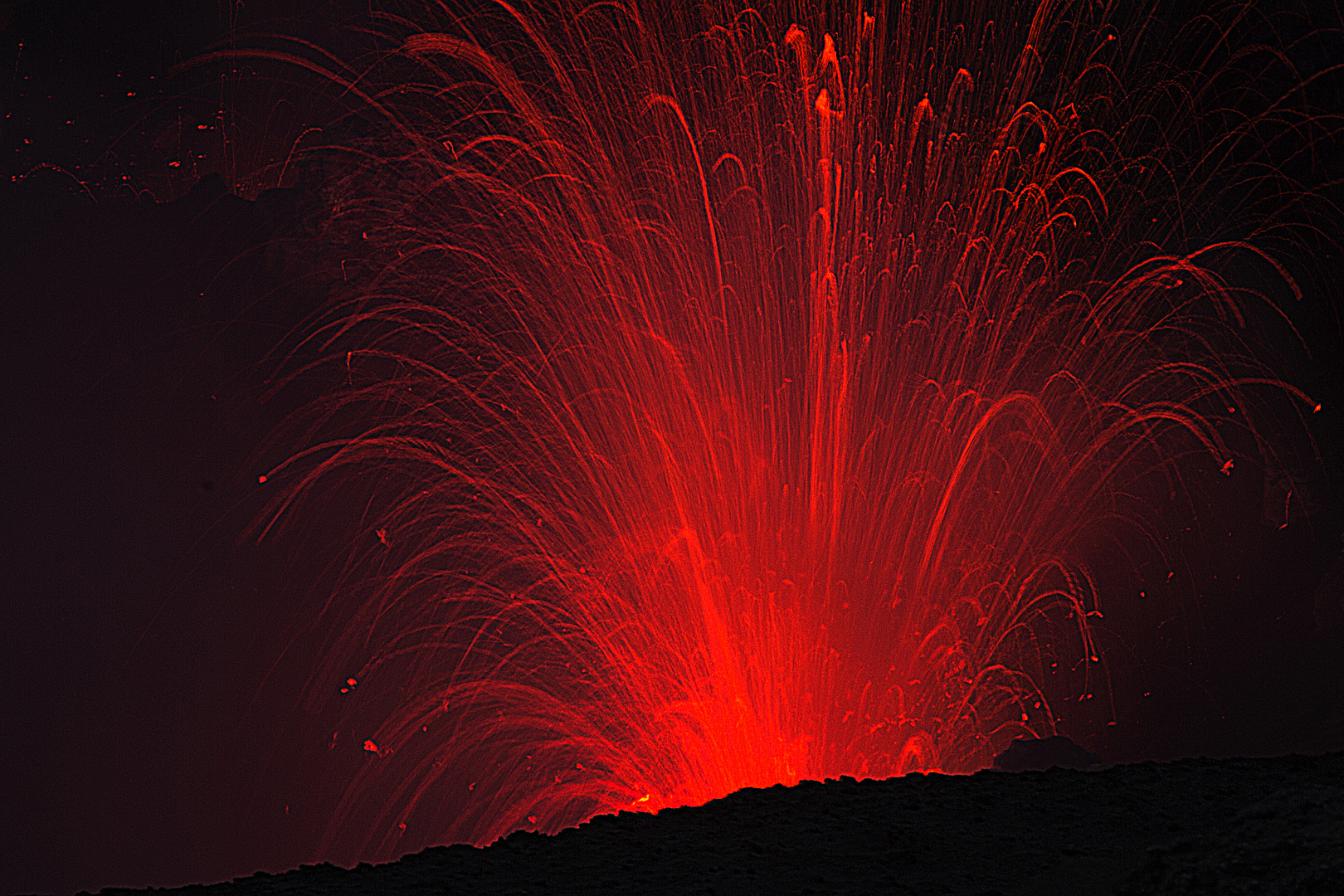 Feuerschau nachts auf dem Mt. Yasur Tanna Vanuatu