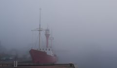 Feuerschiff am Bontekai im Nebel