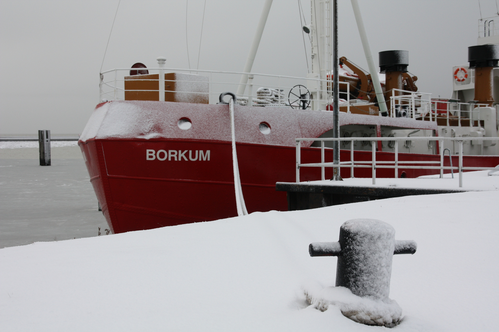 Feuerschiff "Borkum Riff" im Winter 2010