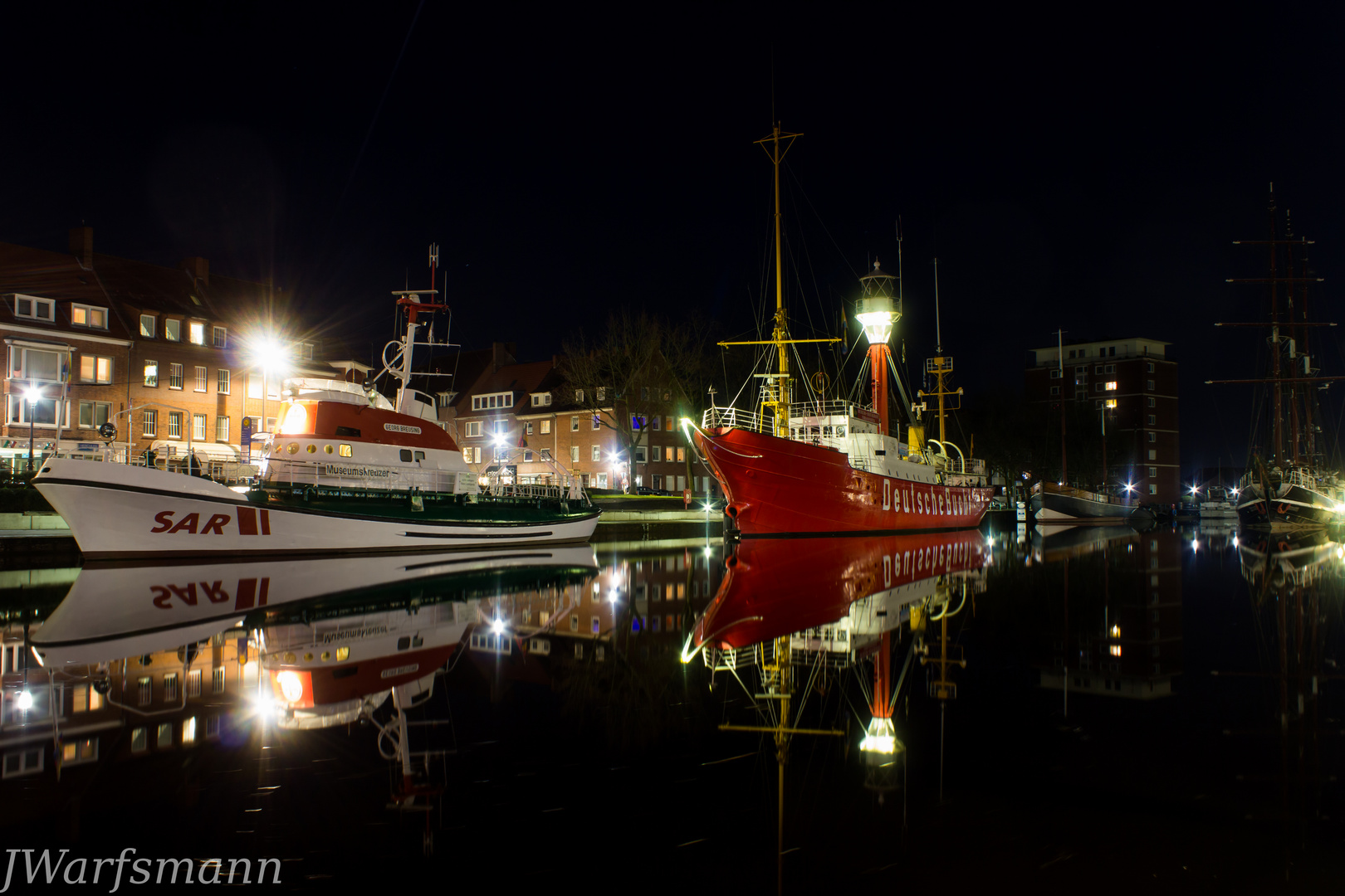 Feuerschiff Deutsche Buchtt und SAR Rettungskreuzer am Delft