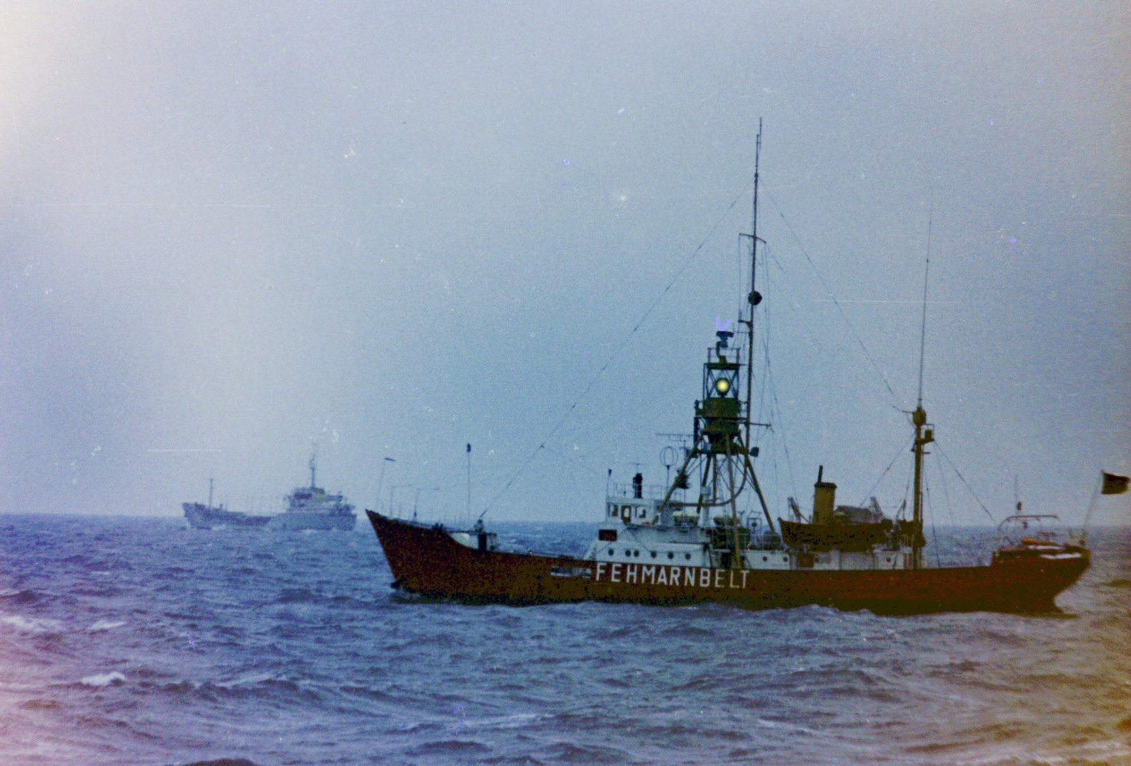 Feuerschiff Fehmarnbelt - 1982 auf hoher See - liegt jetzt in Lübeck am Kai