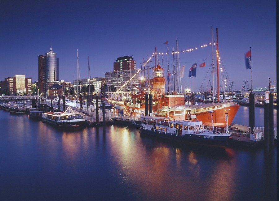 Feuerschiff im Hamburger Hafen von Thomas Ebelt