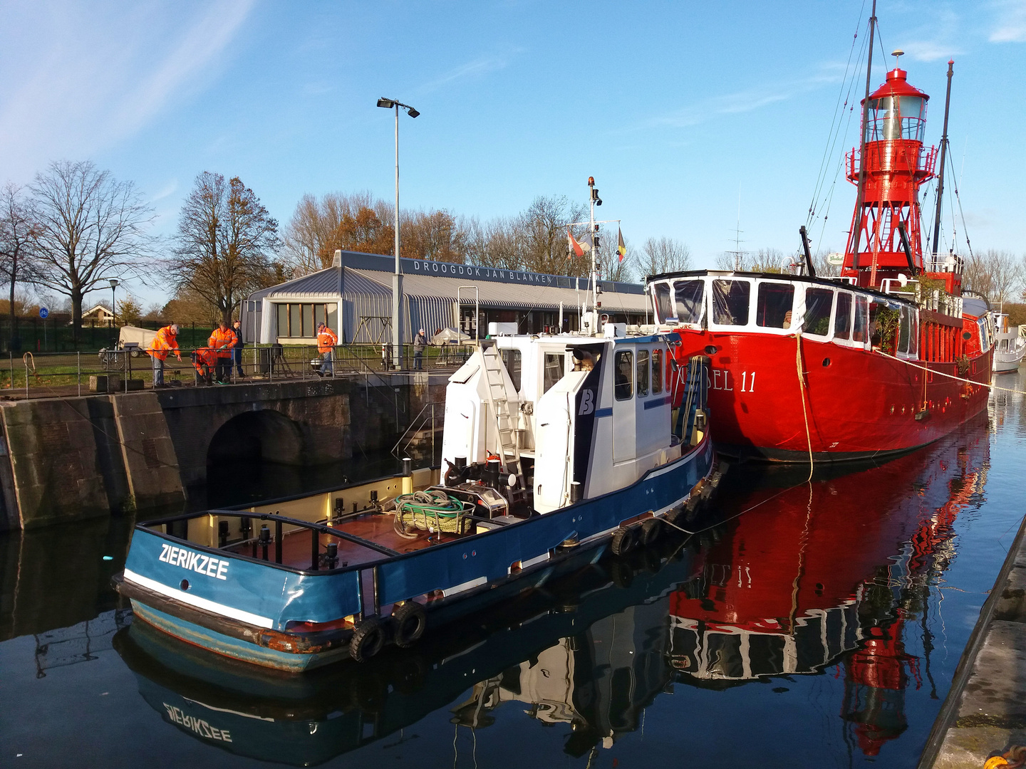 Feuerschiff mit Spiegelung