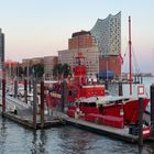 Feuerschiff und Elbphilharmonie Hamburg