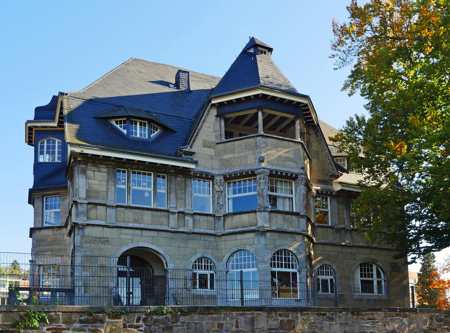 " Feuerschlößchen " Rommersdorf / Bad Honnef