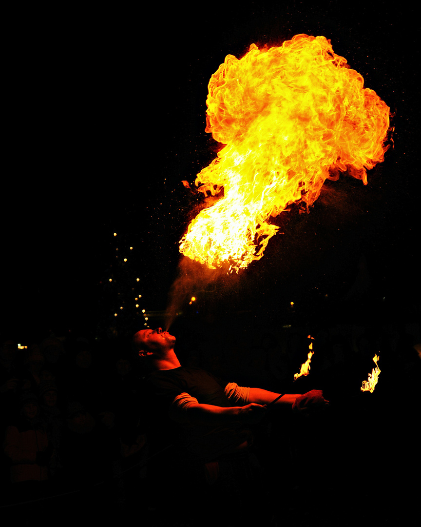 Feuerschlucker am Tollwood Festival