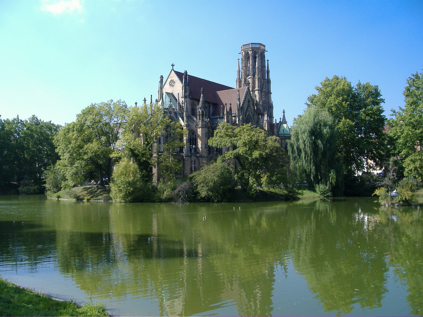 Feuersee mit Johanneskirche in Stuttgart