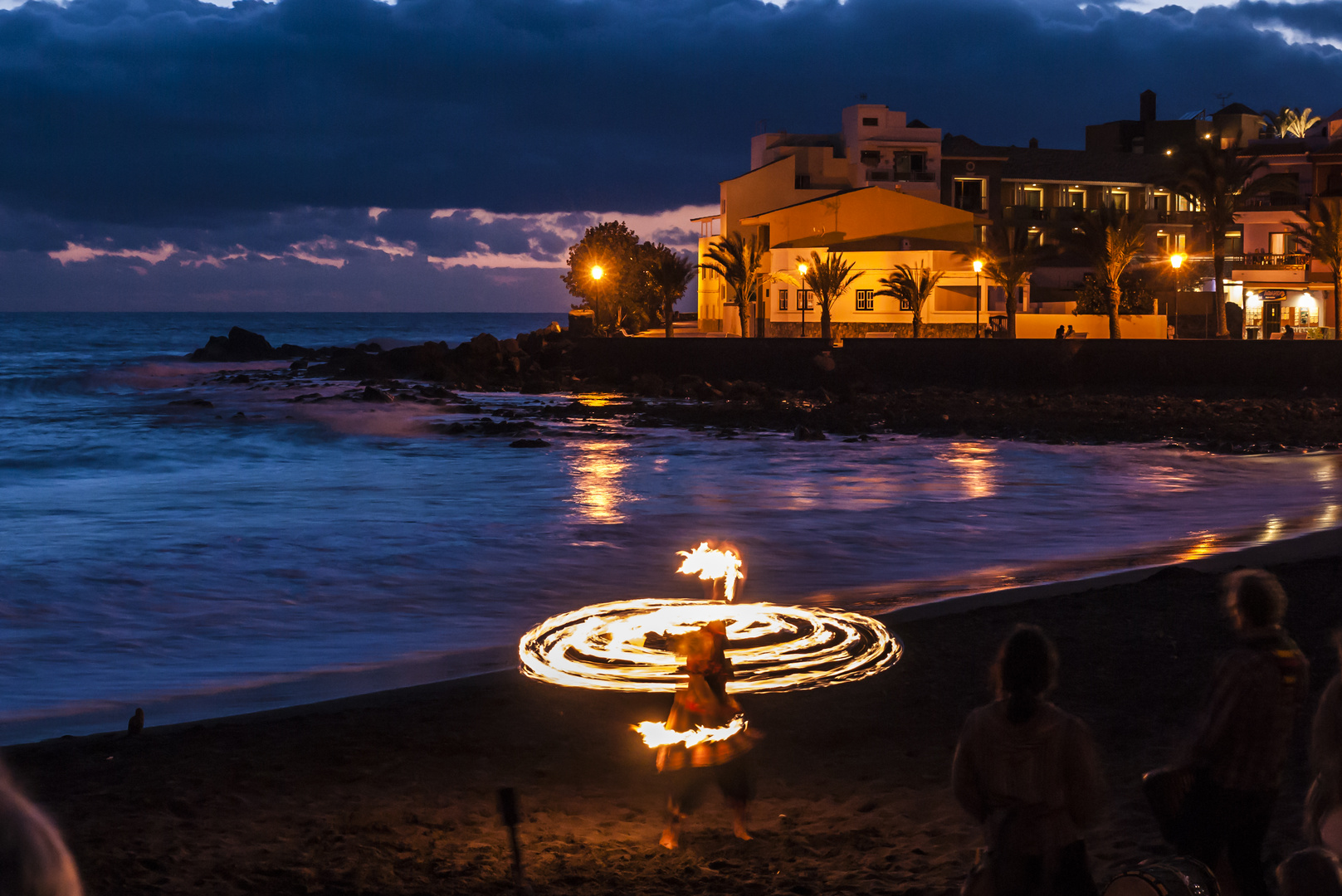 Feuershow in "La Playa Calera" am Strand