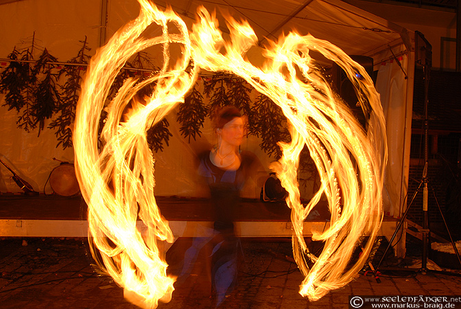 Feuershow mit "Spiral Fire"