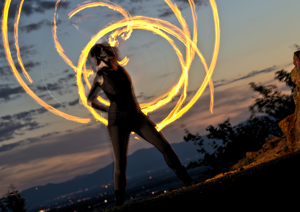 Feuerspiele bei Nacht