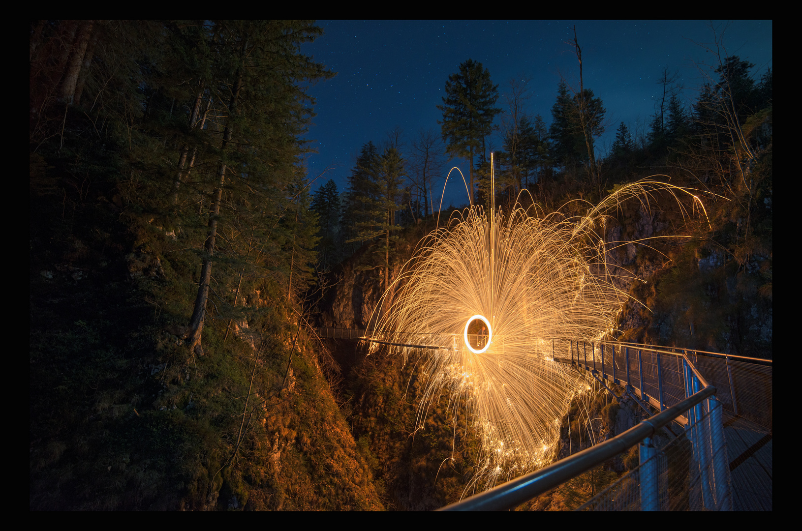 Feuerspiele in den Bergen