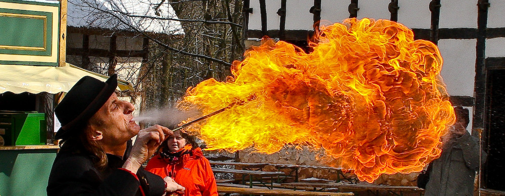 Feuerspucker im Freilicht Museum Kommern