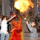 Feuerspuker in der Kirche