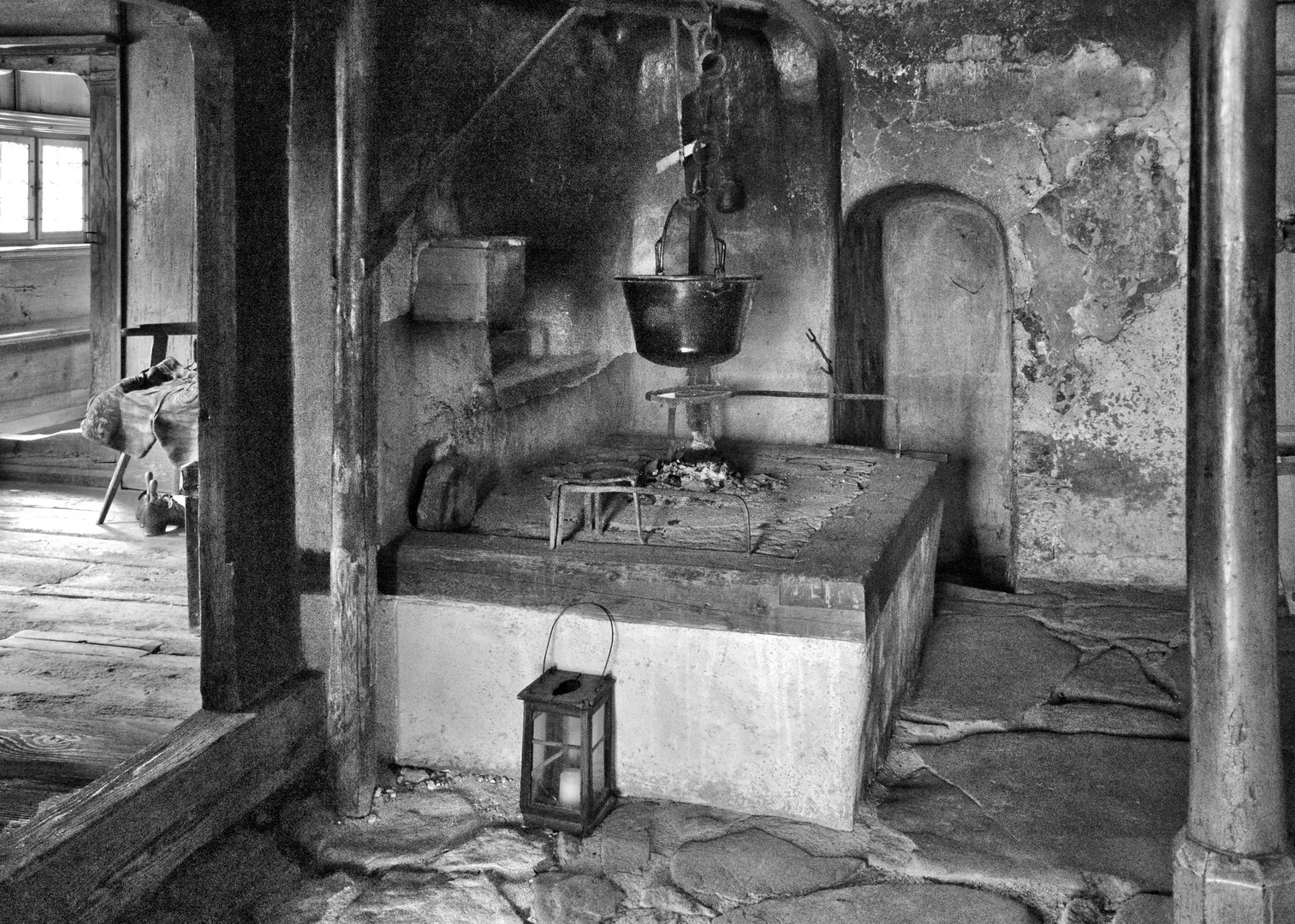 Feuerstelle in altem Bauernhaus