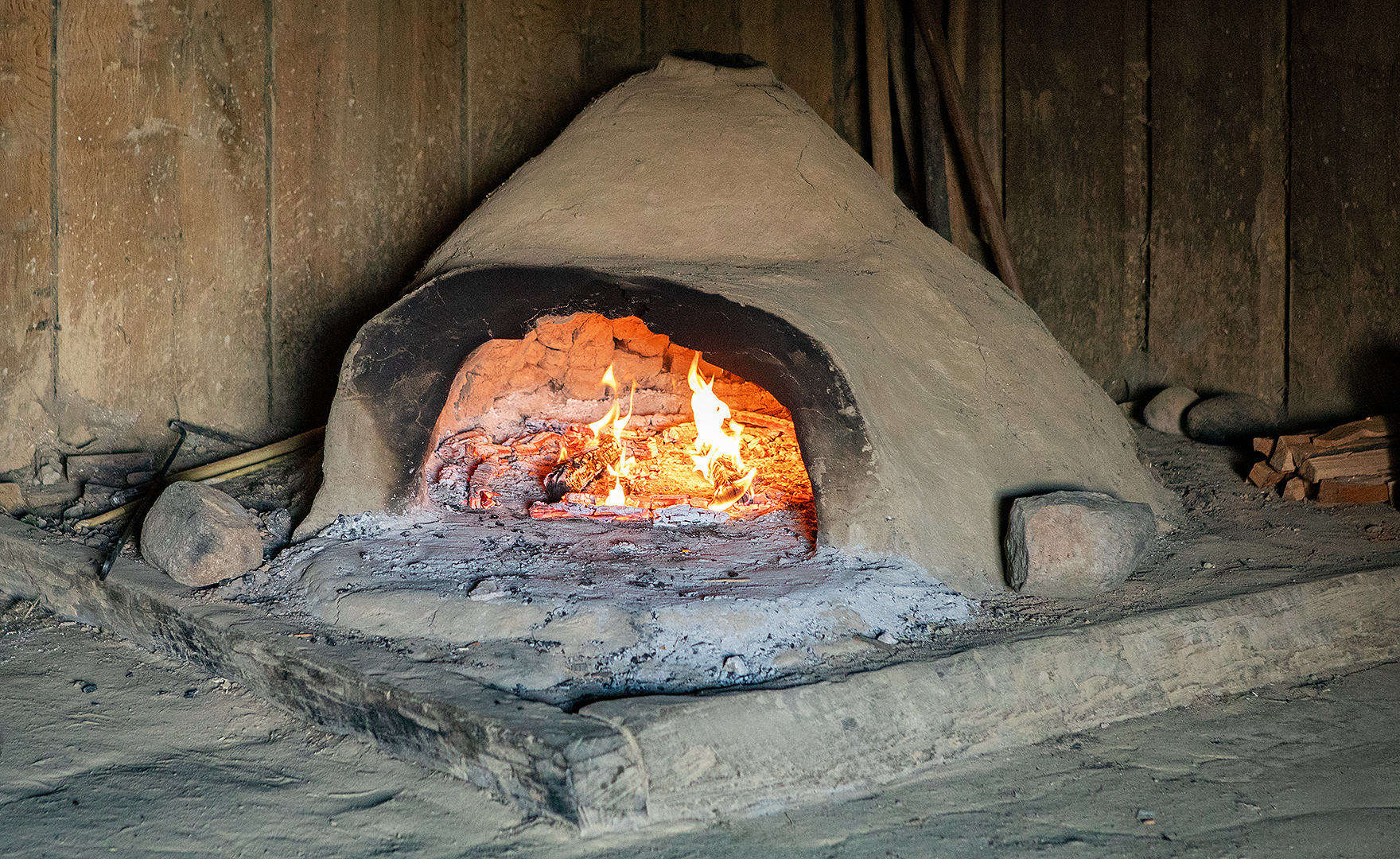 Feuerstelle in der Wohn/Arbeits und Schlafstube 