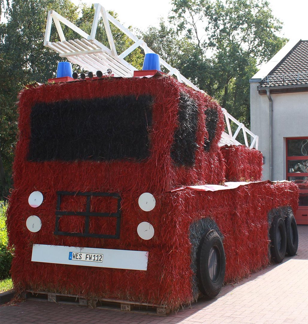 Feuerwehr aus Stroh