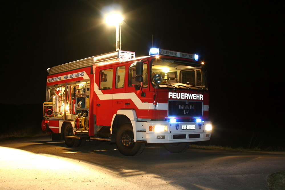 Feuerwehr bei Nacht