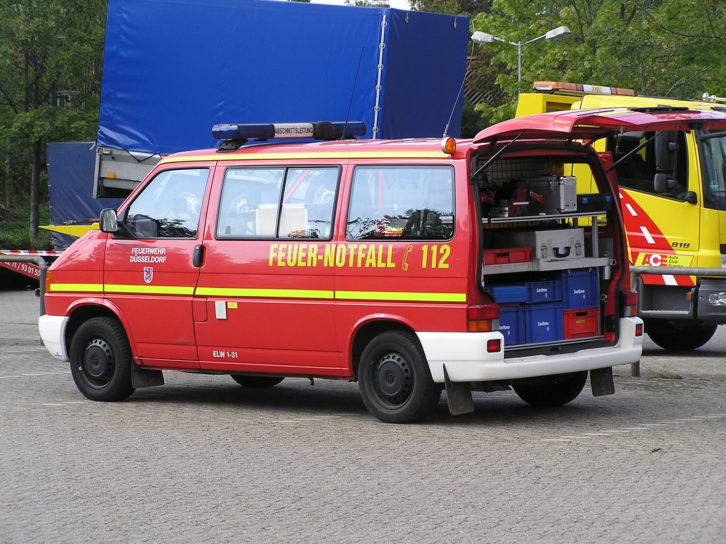 Feuerwehr Düsseldorf 19-11-02 ELW1