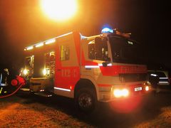 Feuerwehr Frankfurt im Einsatz bei Nacht