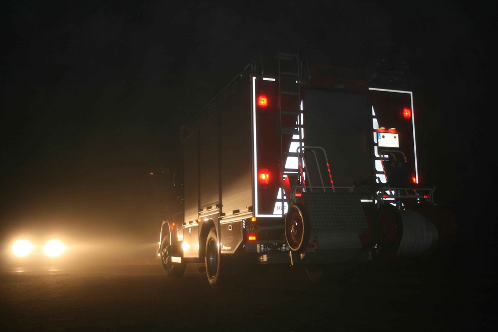 Feuerwehr HLF20/16 Schlingmann bei Nacht