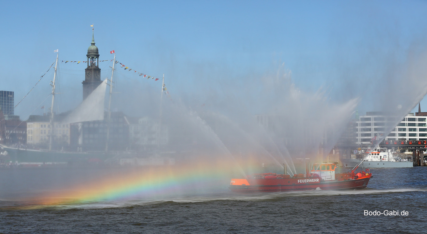 Feuerwehr mit Regenbogen