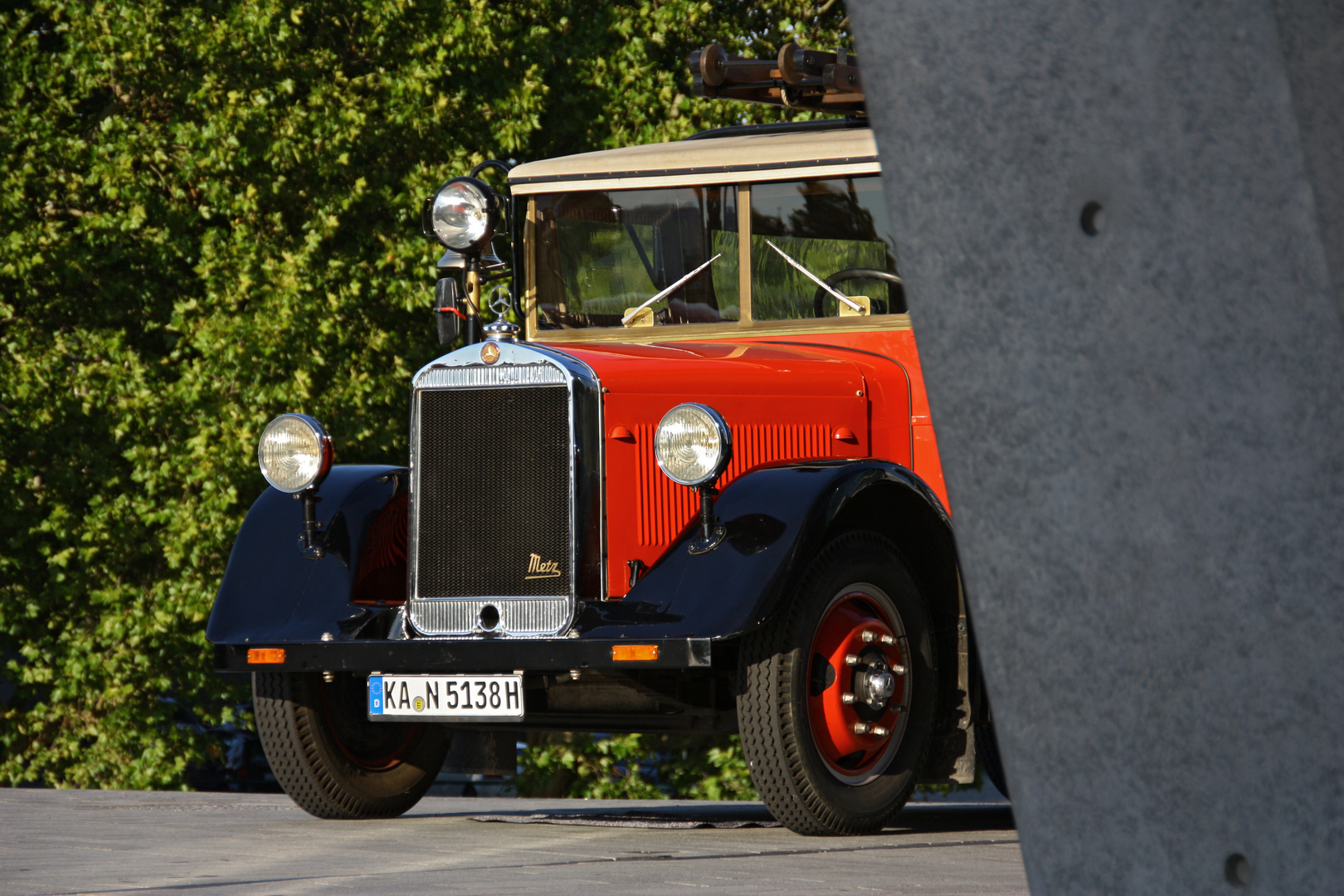 Feuerwehr-Oldtimer am Mercedes-Benz Museum