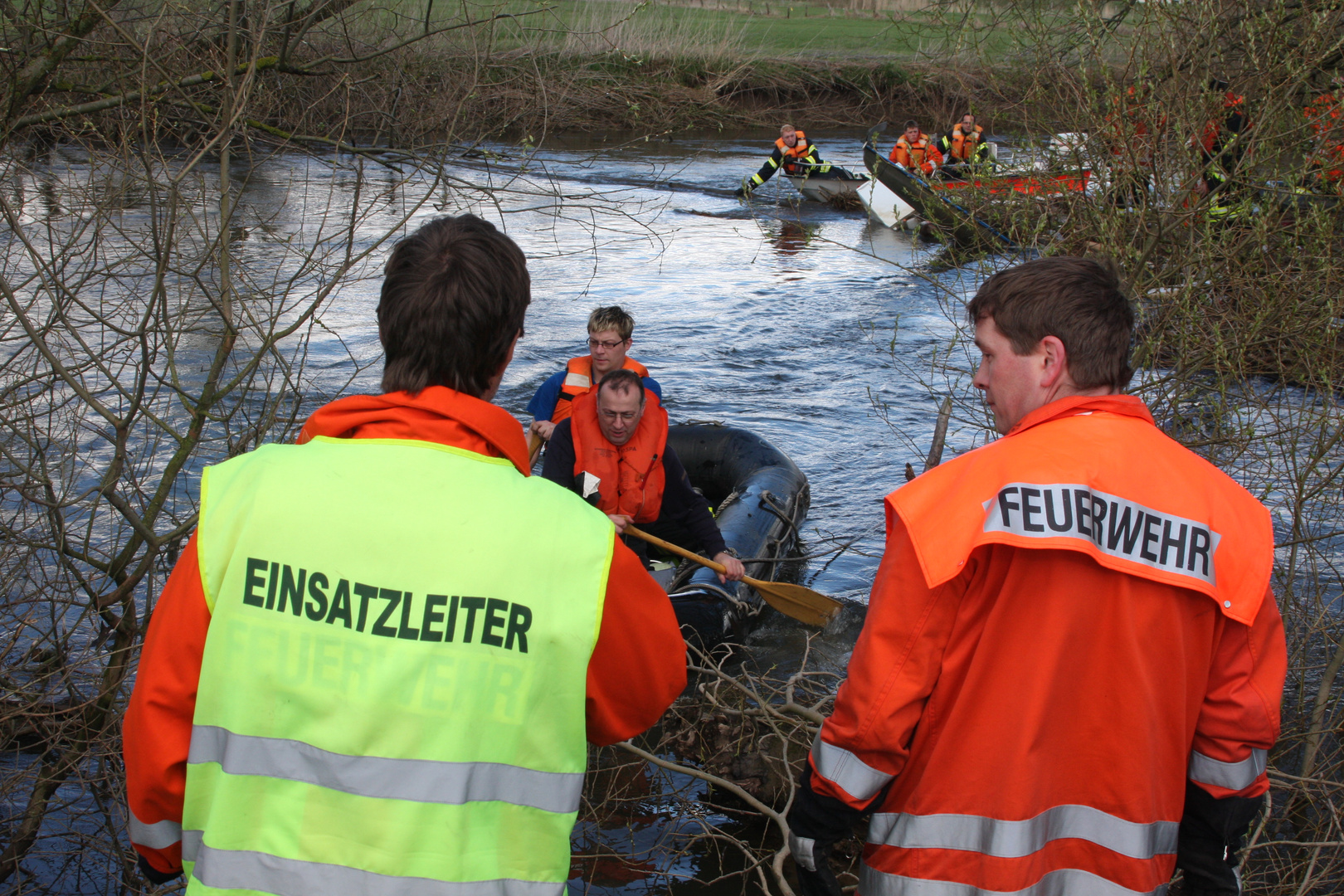 Feuerwehr rettet Kanufahrerin (3)