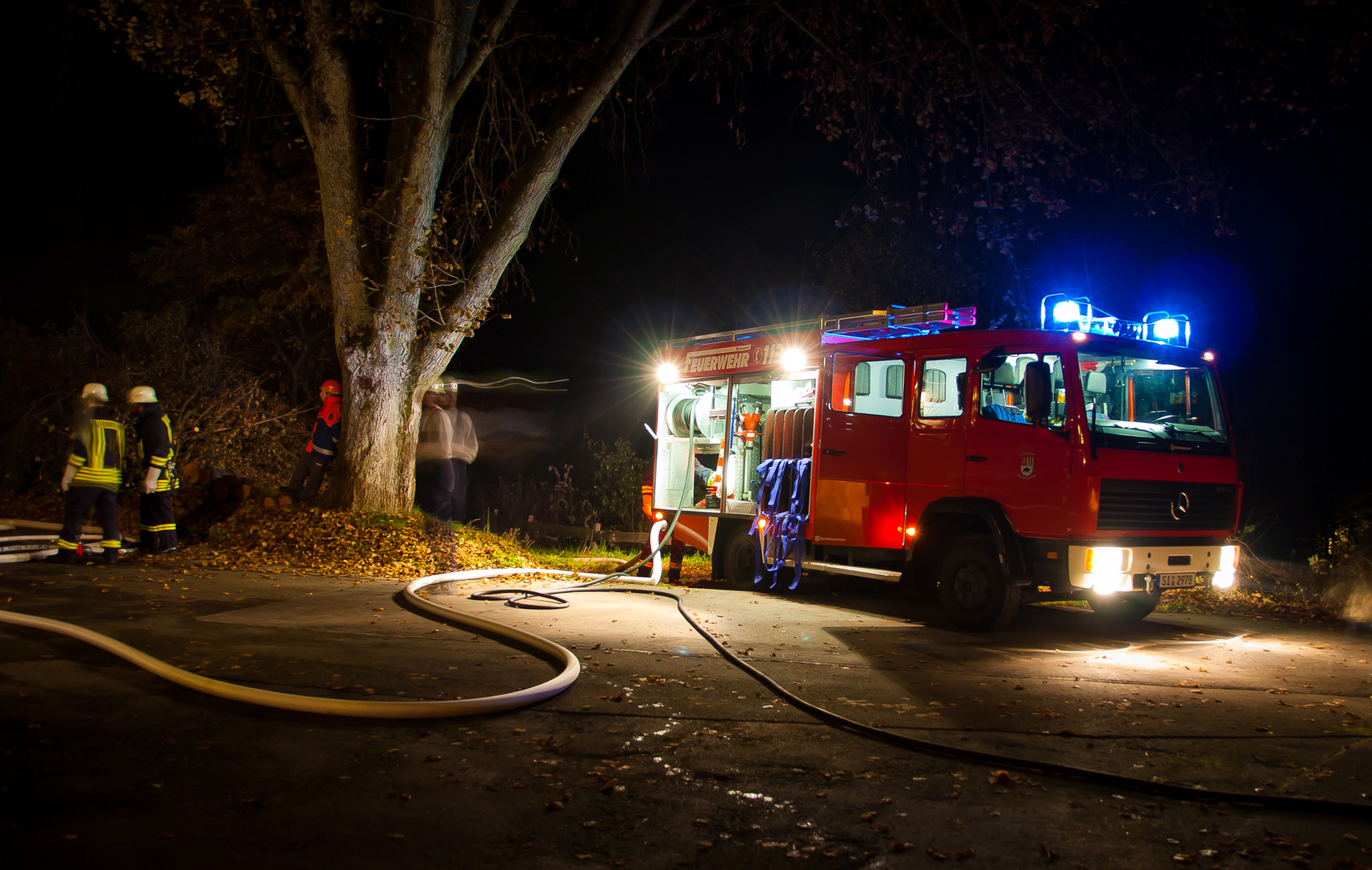 Feuerwehrauto bei Nacht