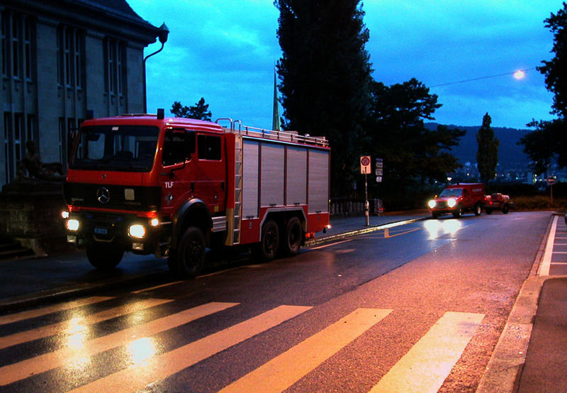 feuerwehrauto im Mondschein