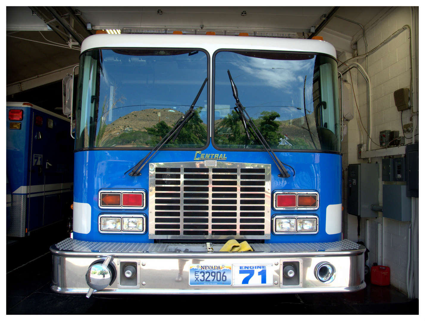 Feuerwehrauto in Blau