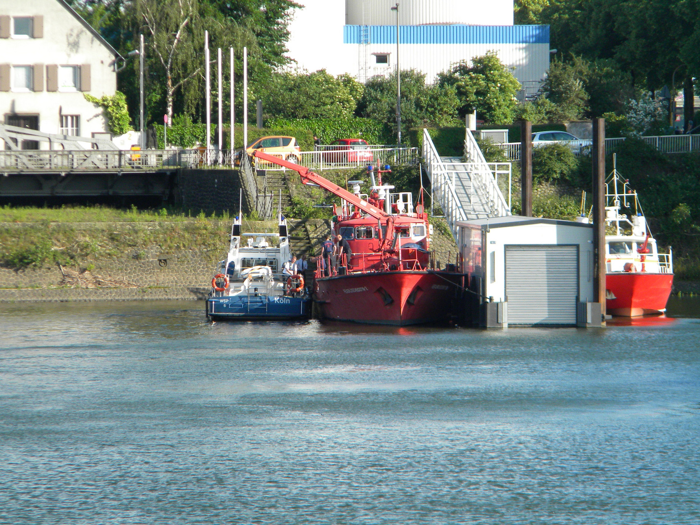 Feuerwehrboot und Polizeiboot aus Köln