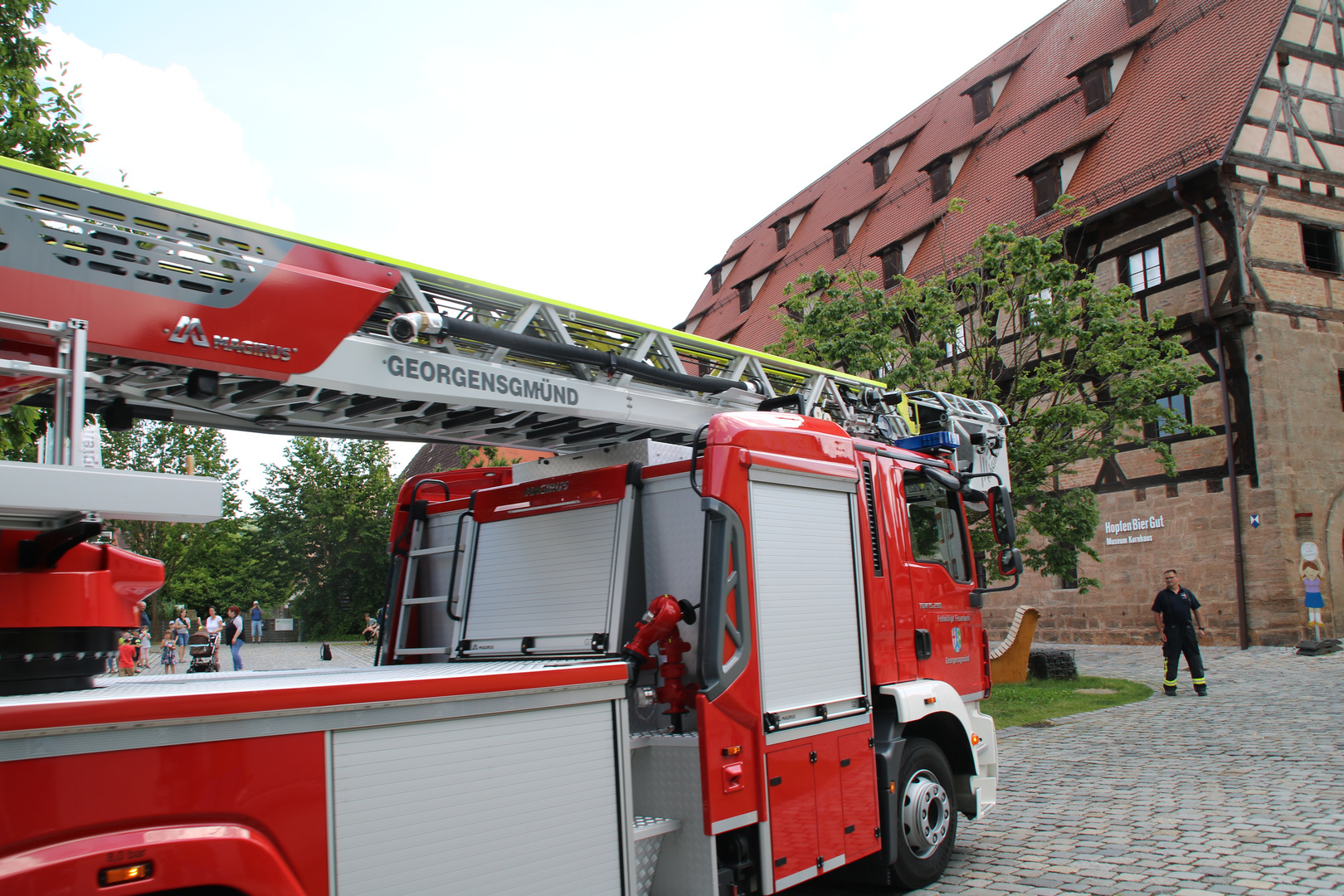 Feuerwehreinsatz zur Storchenberingung