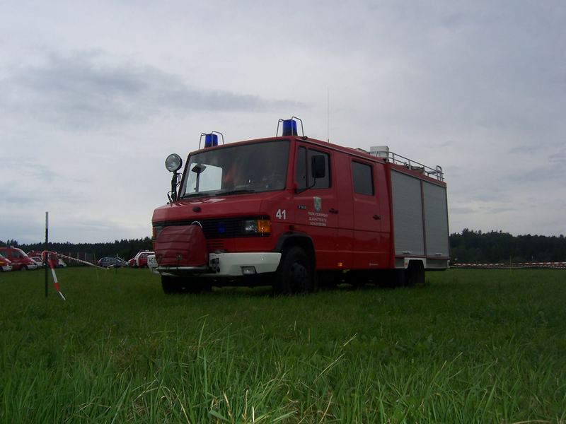 Feuerwehrfahrzeug im anderen Licht ....