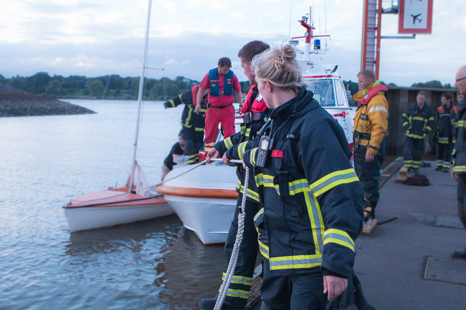 Feuerwehrfrau bei der Arbeit