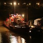 Feuerwehrlöschboot Duisburg im Nachteinsatz 2