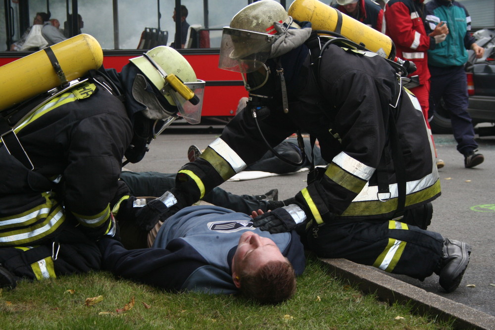 Feuerwehrmänner bei der arbeit