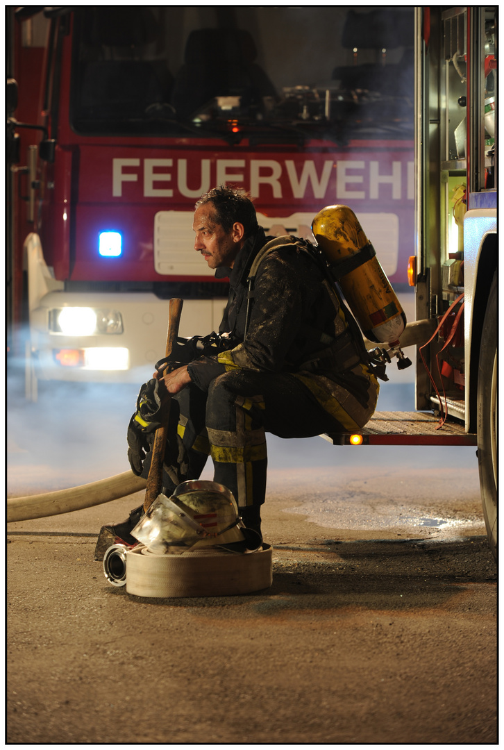 Feuerwehrmann nach dem Einsatz 2