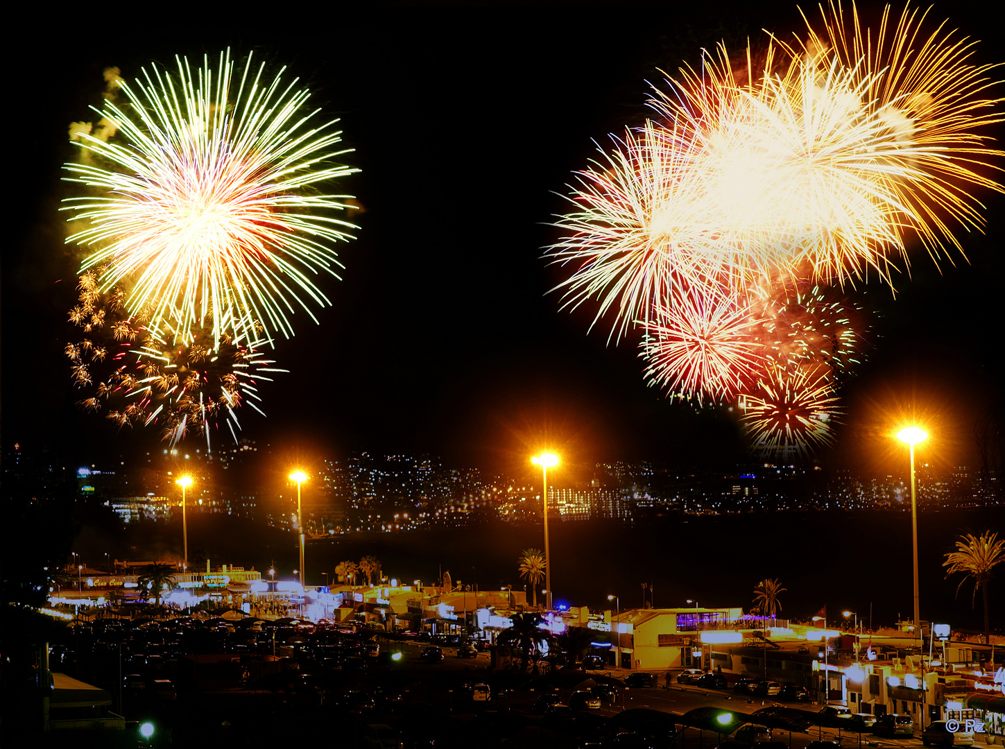 Feuerwerk als Abschluss des "Begräbnisses der Sardine" ...