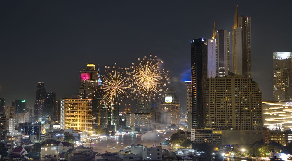 © Feuerwerk am Chayo Praya Bangkok