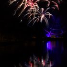 Feuerwerk am Dutzendteich in Nürnberg anlässlich des Frühlingsvolksfestes