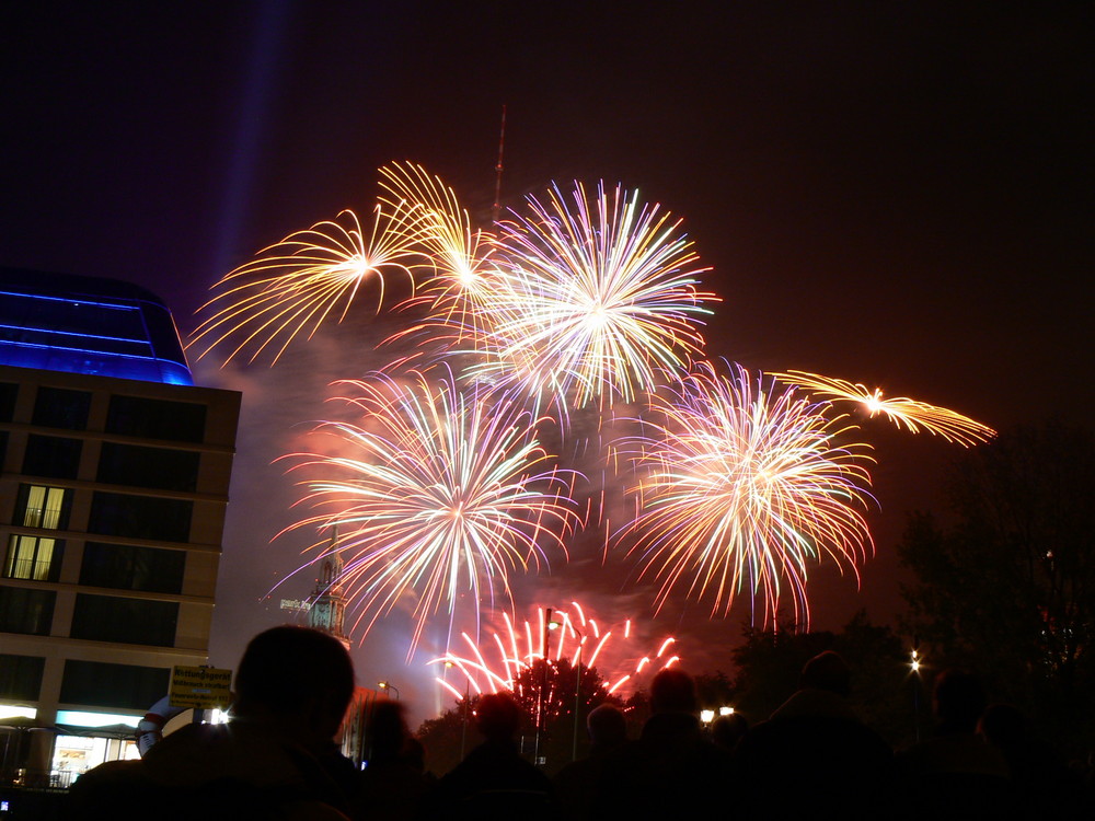 Feuerwerk am Fernsehturm zum Festival of Lights Berlin 2008