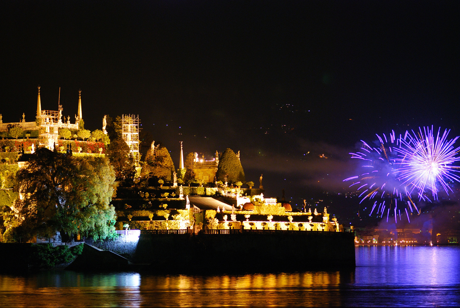 Feuerwerk am Lago Maggiore