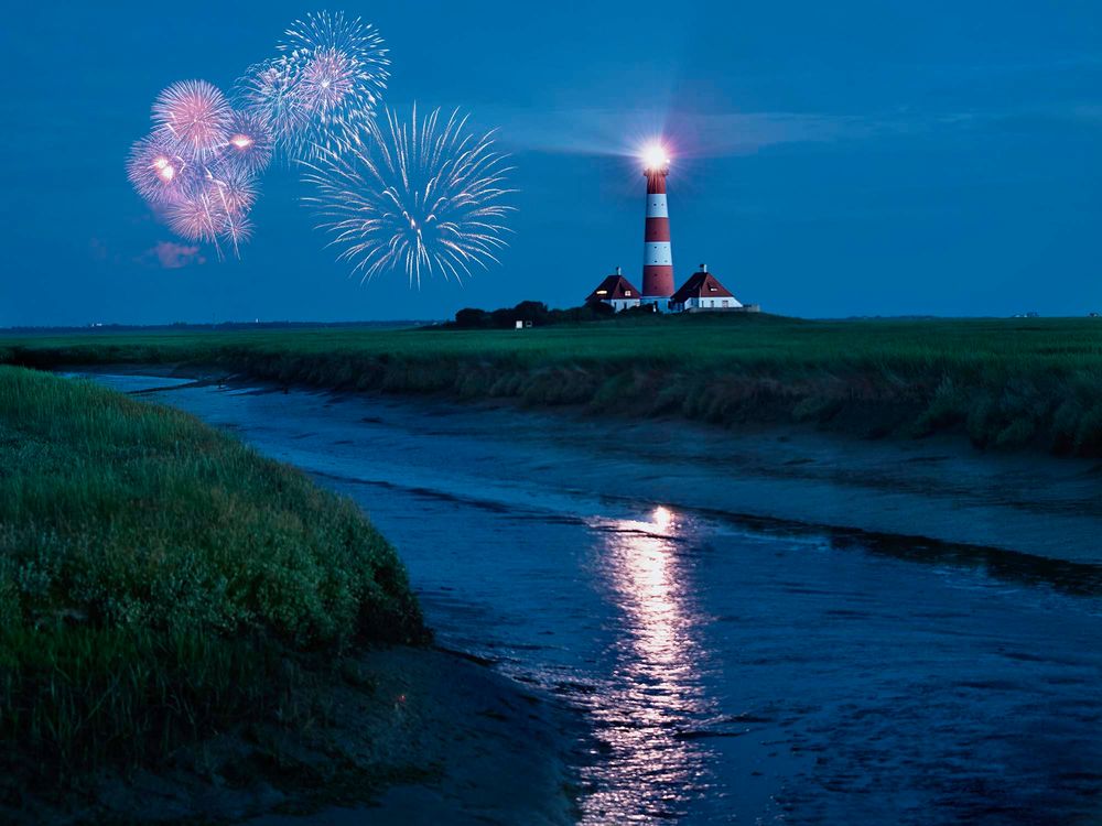 Feuerwerk am Leuchtturm