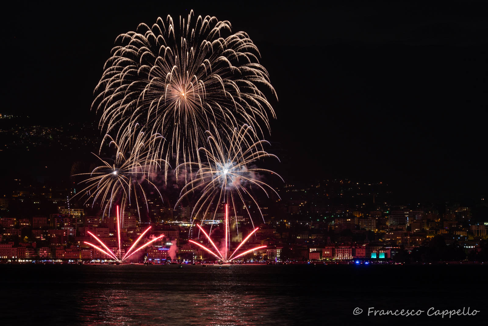 Feuerwerk am Luganersee zum Nationalfeiertag (1)