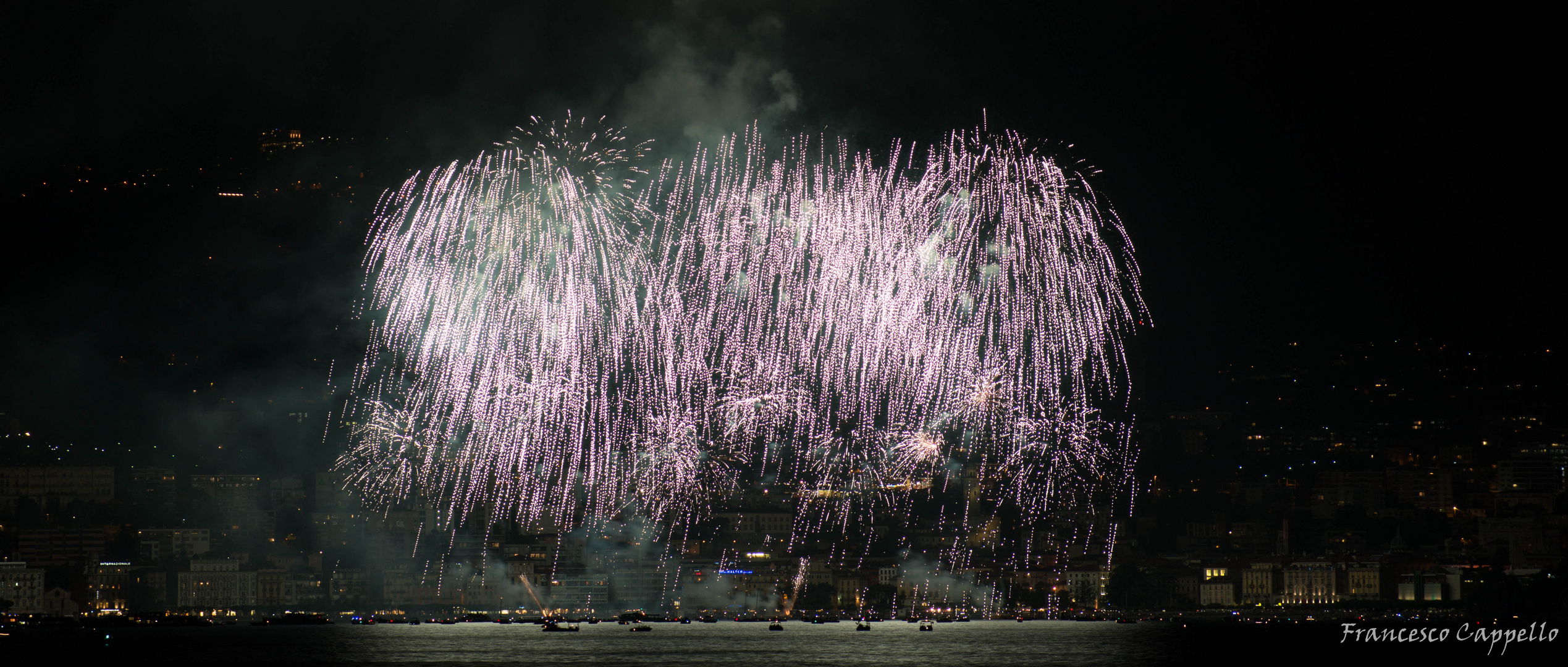 Feuerwerk am Luganersee zum Nationalfeiertag (1)